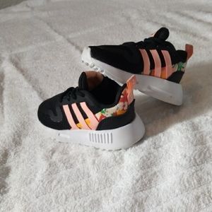 Adidas toddler Girl toddler tennis shoes black and peachy size 4k